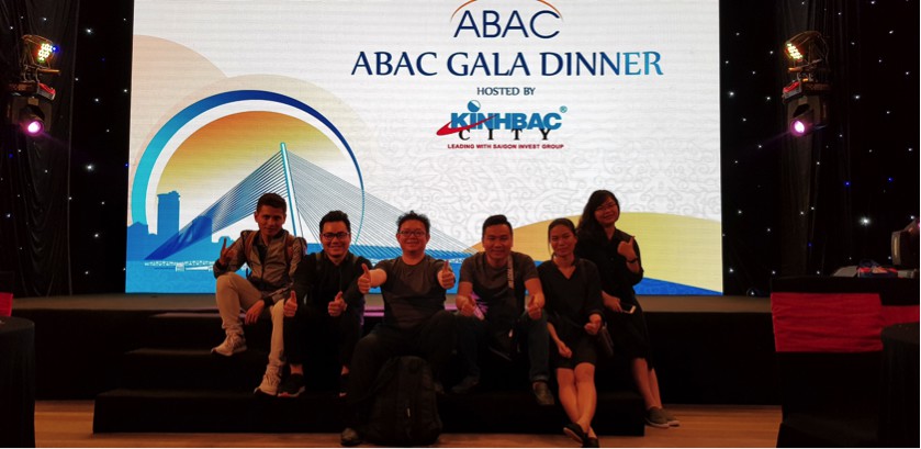 học viên khoá event management ở AIM Academy chạy tại APEC 2017
