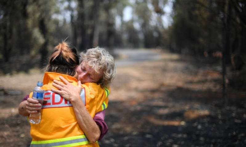 tình thương con người trong đám cháy rừng tại Úc