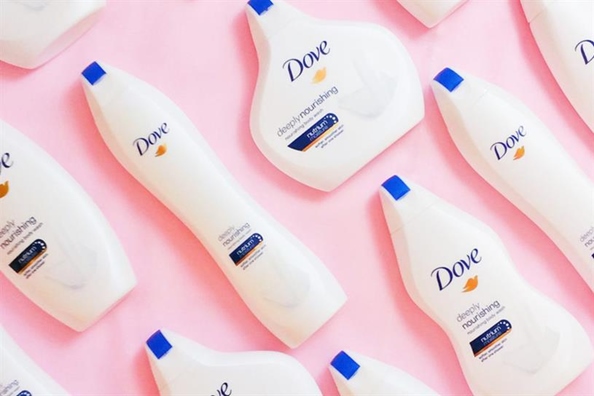 Các hình dáng chai khác nhau của Dove tượng trưng vẻ đẹp phụ nữ nhưng lại trở thành trò cười trên phương tiện truyền thông
