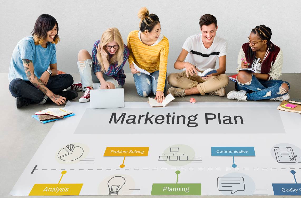 Marketing plan  là một lộ trình chiến lược mà doanh nghiệp sử dụng các hoạt động marketing chiến lược