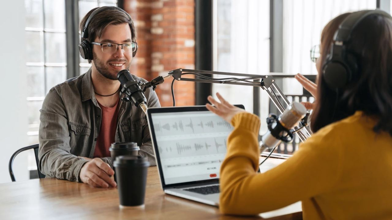 Âm thanh cung cấp cách thức giao tiếp trực tiếp, mang tính cá nhân nhằm chia sẻ thông tin kịp thời - giúp quản lý khủng hoảng hiệu quả hơn