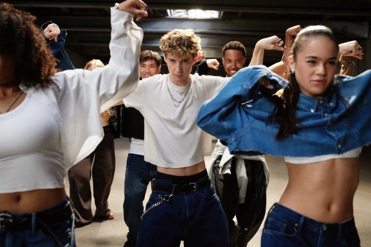 Troye Sivan nhảy trên nền nhạc “Funny Thing” của Thundercat